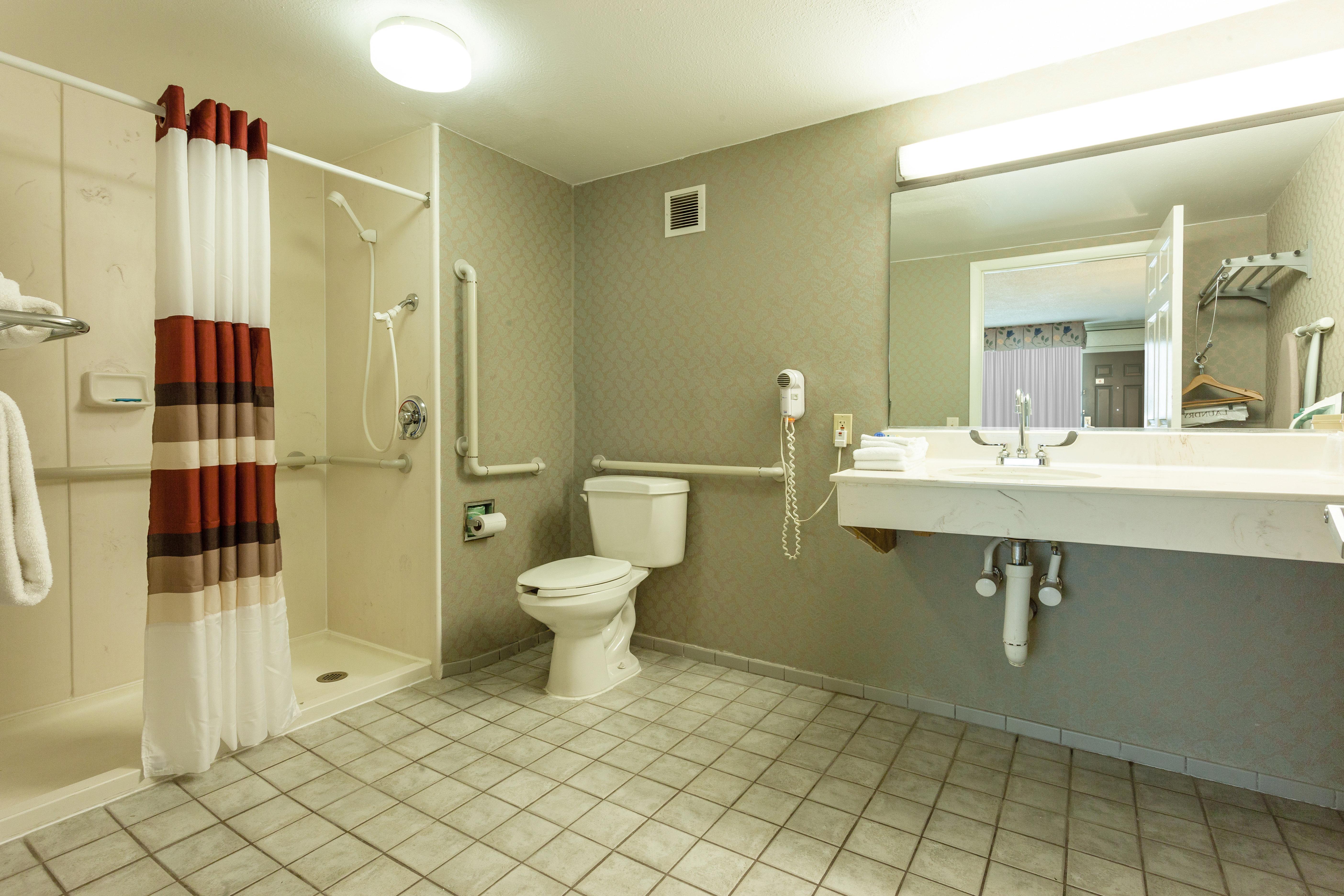 Red Roof Inn & Suites ДеКалб Екстериор снимка