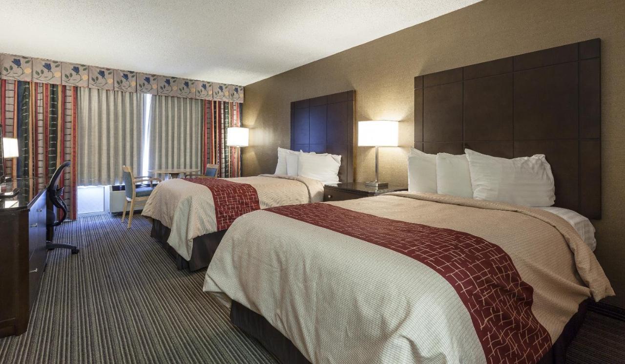 Red Roof Inn & Suites ДеКалб Екстериор снимка