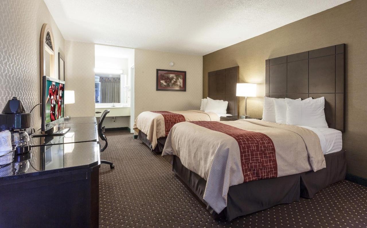 Red Roof Inn & Suites ДеКалб Екстериор снимка