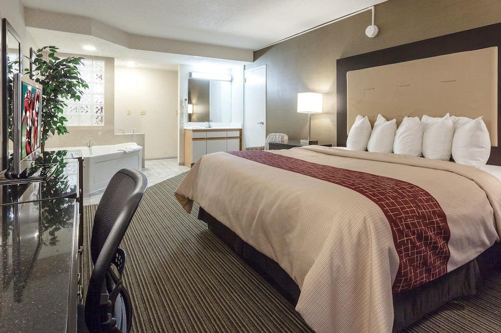 Red Roof Inn & Suites ДеКалб Екстериор снимка