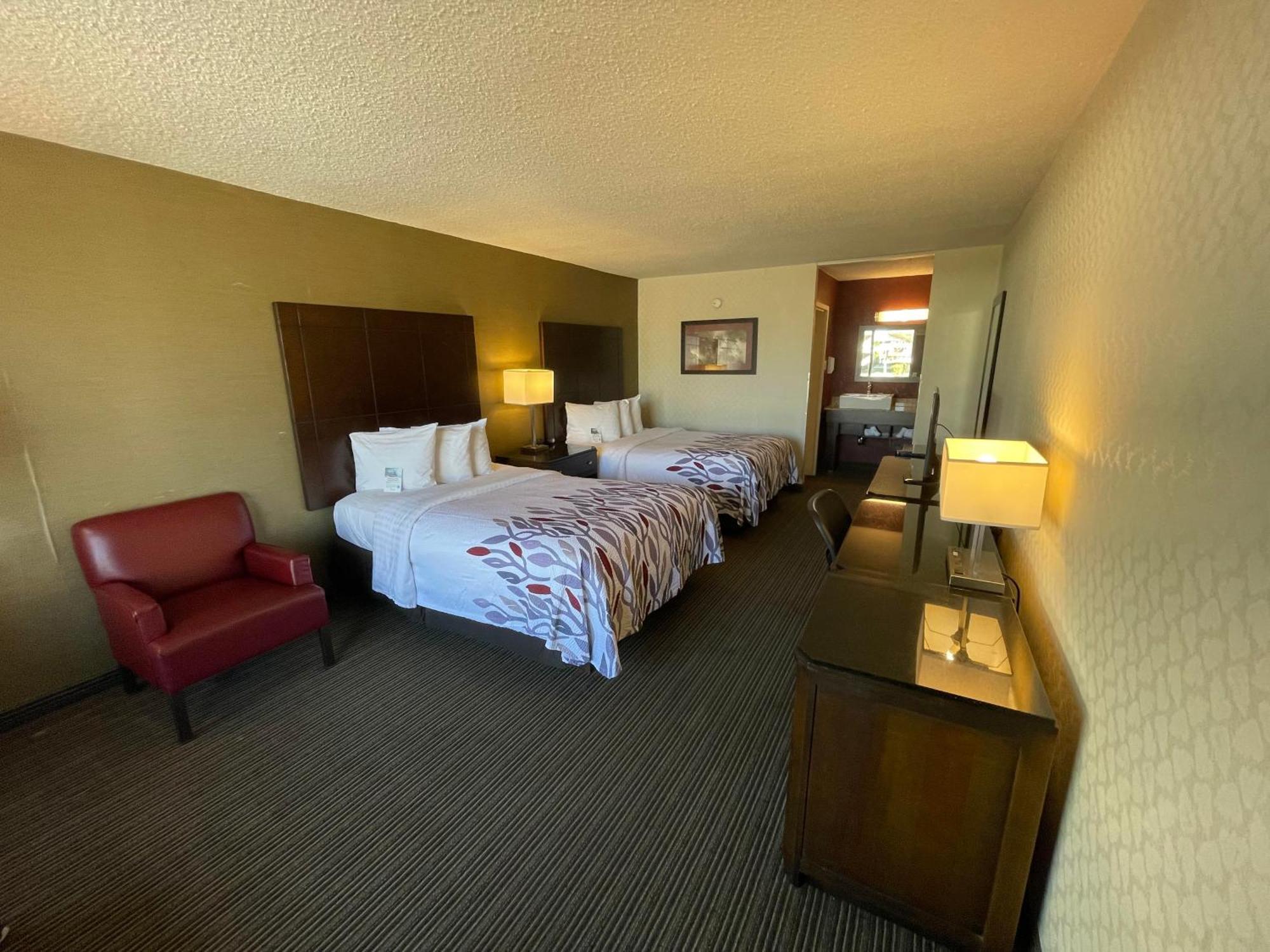 Red Roof Inn & Suites ДеКалб Екстериор снимка