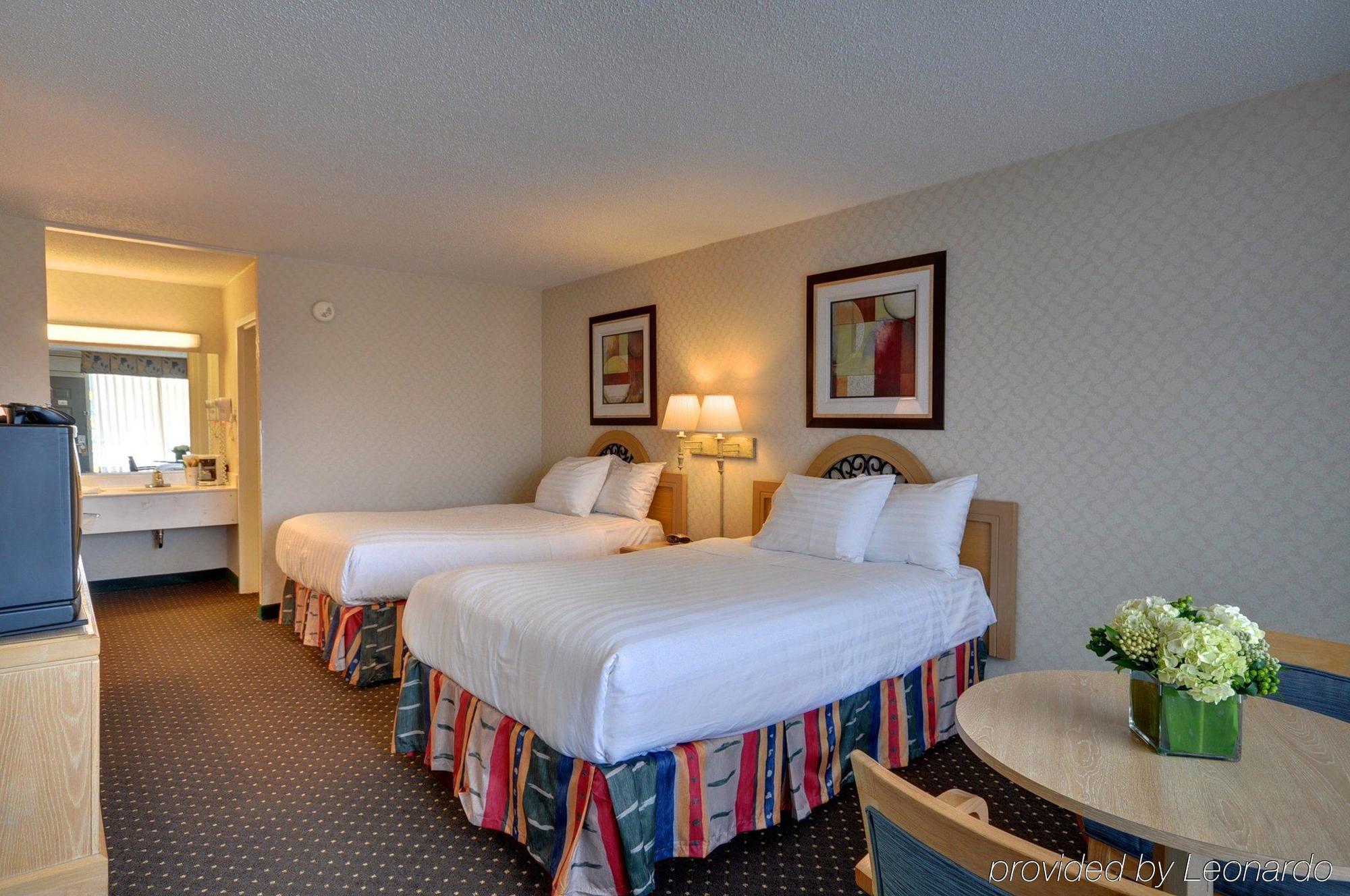 Red Roof Inn & Suites ДеКалб Стая снимка