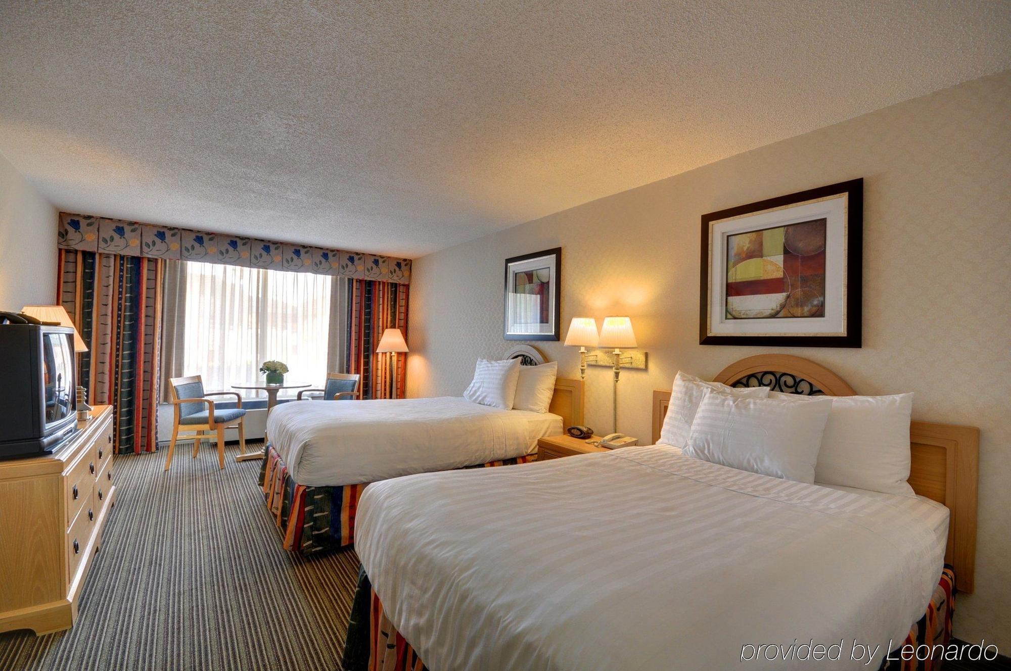 Red Roof Inn & Suites ДеКалб Стая снимка