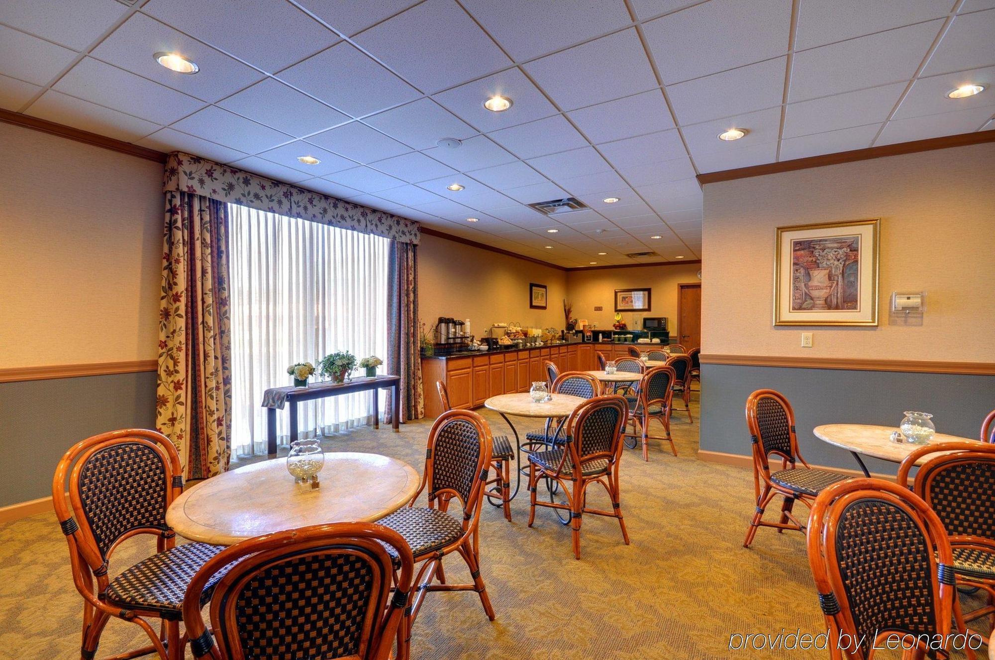 Red Roof Inn & Suites ДеКалб Ресторант снимка
