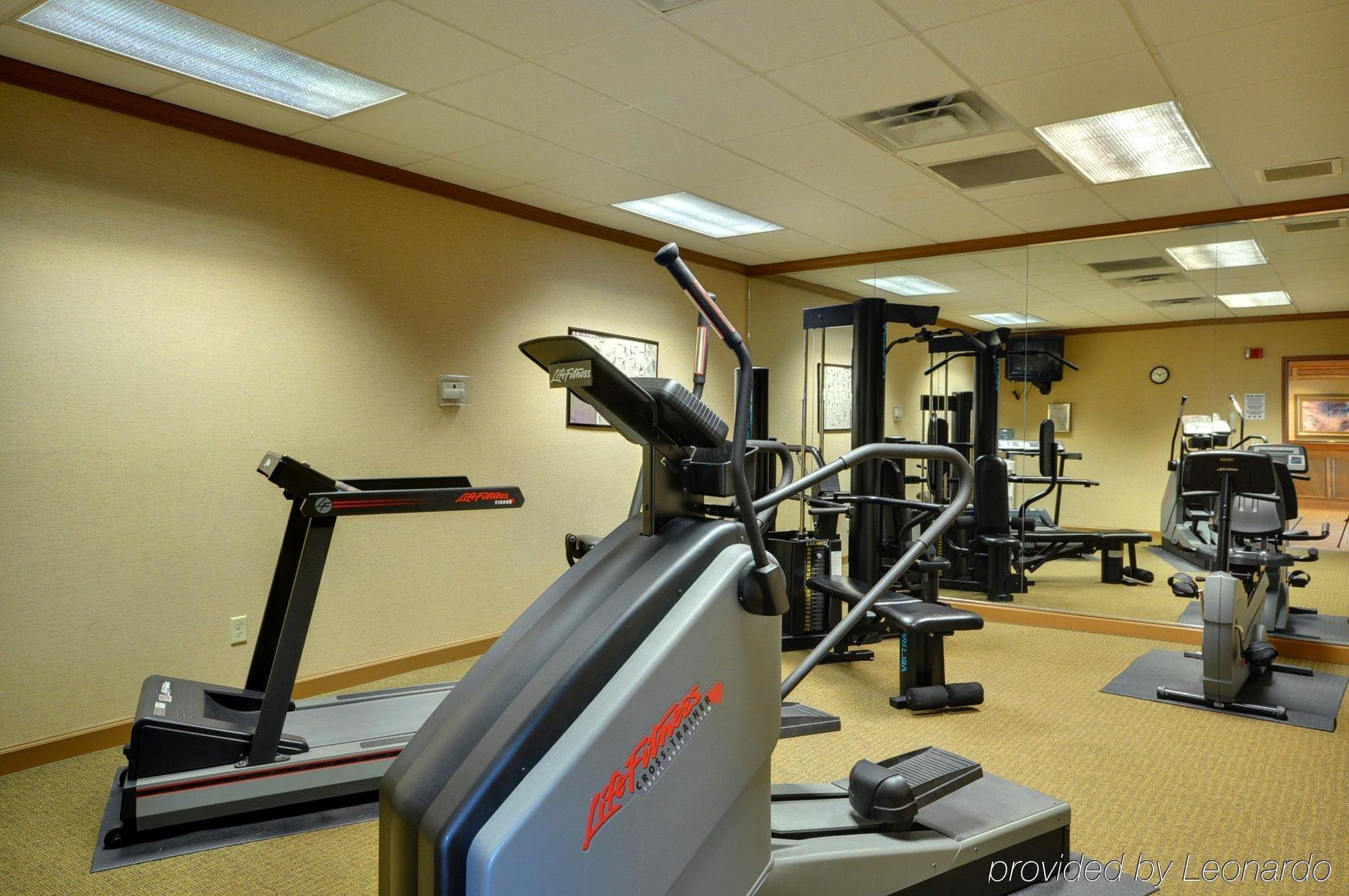 Red Roof Inn & Suites ДеКалб Съоръжения снимка